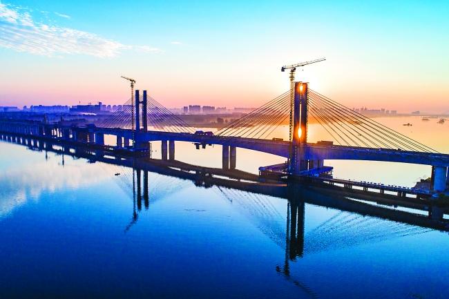 新澳门今晚开奖结果查询表图片和四川铁路桥发生垮塌与四川铁路桥发生垮塌事故
