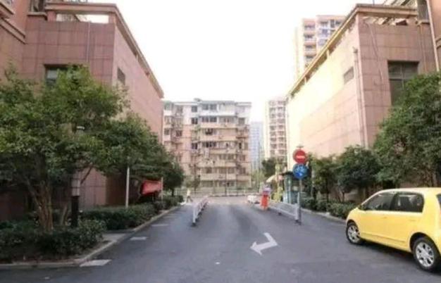 新奥2025今晚开奖资料和凶宅竞拍14轮后成交与凶宅拍卖5万人围观